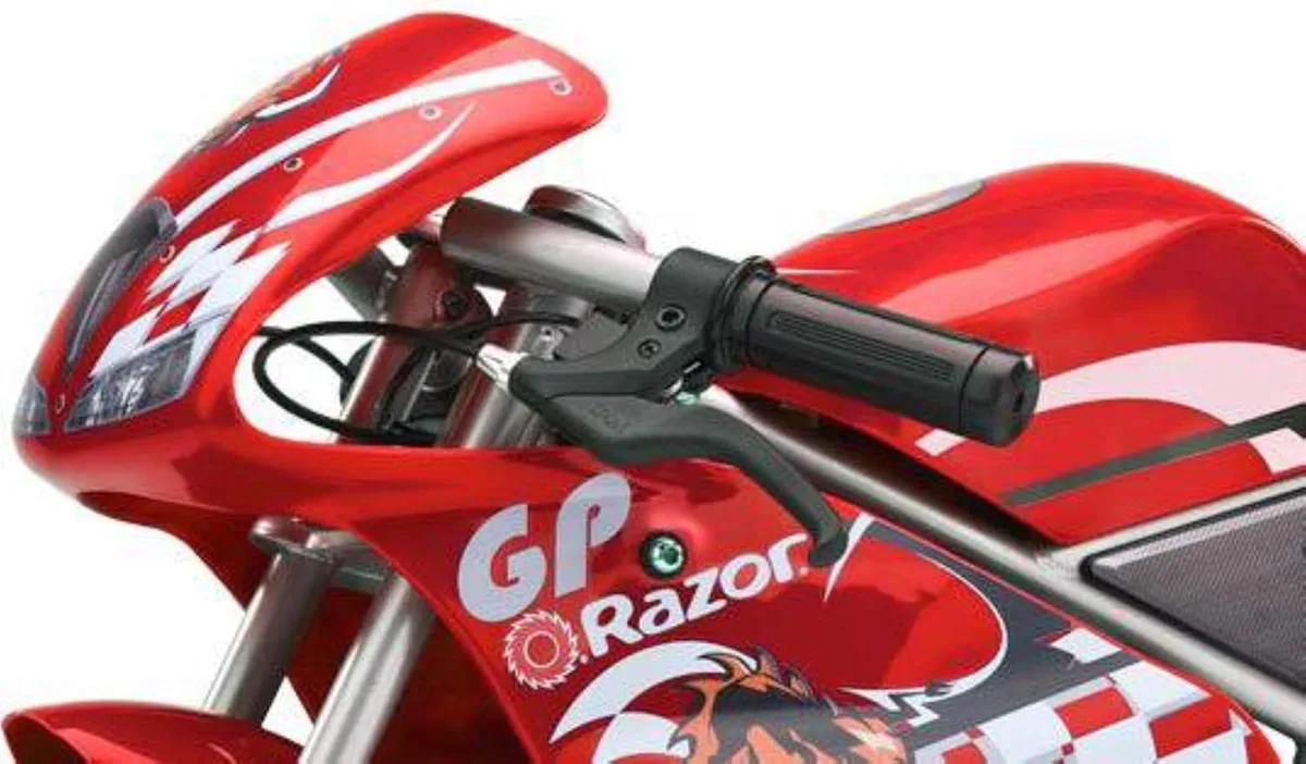 Be a Speed-Freak  -  Razor Pocket Rocket (Red, 24 Volt)