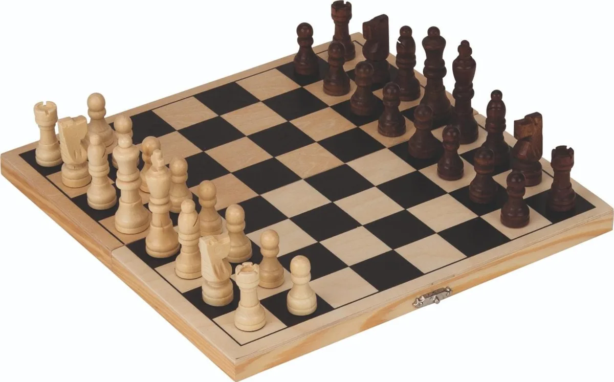 Goki HS040 wooden chess set open showing 32 Staunton-style pieces on folding plywood board, light and dark finishes, 26 x 26 cm
