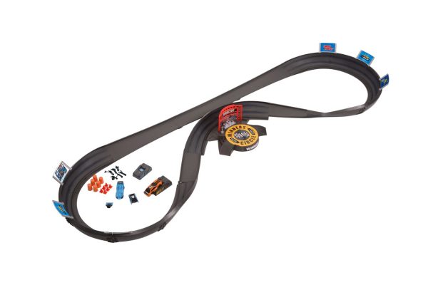 NASCAR Crash Circuit - Toy cars racing on the exciting 14-foot racetrack.