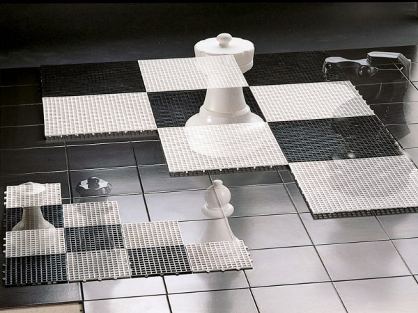 Rolly Chess & Draughts (Ages 3+) - Large Base. Image showing large outdoor cheese set, and draughts.