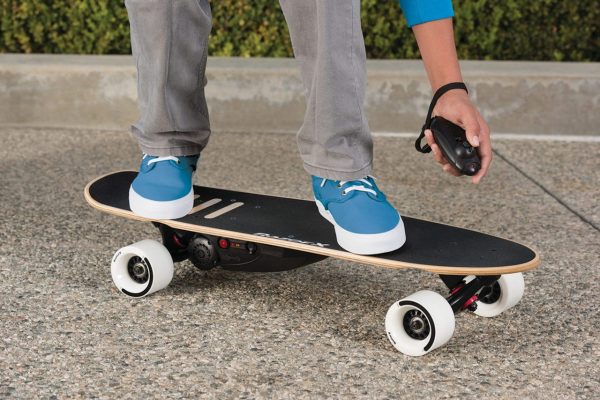 X-Cruiser Electric Skateboard 22 Volt Lithium-ion battery - Ages 9+ Years