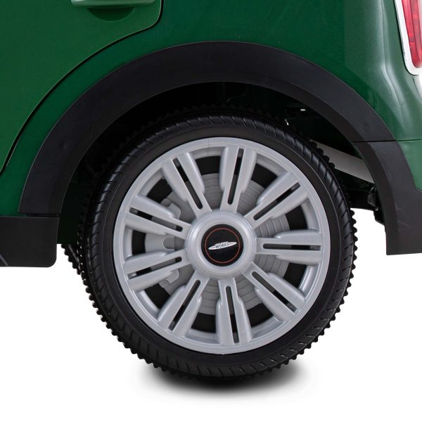 RollPlay - Mini Countryman 12V + RC. Wheels, up-close image.